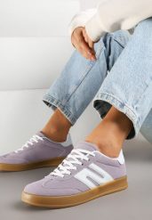 Jasnofioletowe Sneakersy Kultowe Tenisówki Zdobione Przeszyciami Eveltewia. Fioletowe trampki Renee, z aplikacjami, z jeansu, klasyczne, bez zapięcia. W wyprzedaży za 75.99 zł.