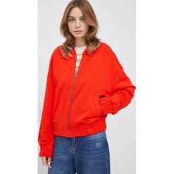 United Colors of Benetton bluza bawełniana damska kolor czerwony gładka. Czerwone bluzy United Colors Of Benetton, m, bez wzorów, z bawełny, bez kaptura. W wyprzedaży za 189.99 zł.