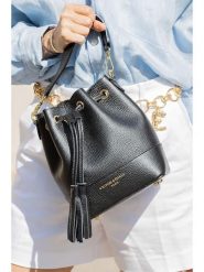 Victor & Hugo Paris Skórzana torebka "Livy" w kolorze czarnym - 18 x 21 x 11 cm rozmiar: onesize. Czarne torebki klasyczne Victor & Hugo Paris, z aplikacjami, z materiału, przez ramię, bez dodatków. Za 252.99 zł.