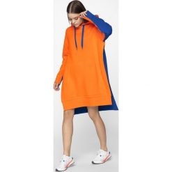 Bluza damska z rozcięciami po bokach BLD702 - pomarańcz. Bluzy 4f, bez wzorów, z dzianiny, bez ramiączek, z kapturem. Za 169.99 zł.