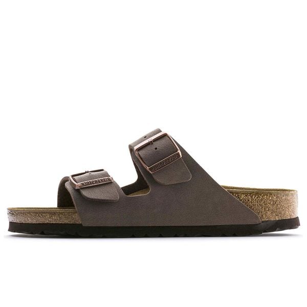 Kapcie Birkenstock Arizona Mocca Dorosłych. Brązowe kapcie Birkenstock, bez wzorów, z materiału. Za 379.00 zł.