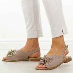 Khaki płaskie sandały damskie Potocki 43349. Brązowe sandały POTOCKI, z aplikacjami, z zamszu, casualowe, bez obcasa, na płaskiej podeszwie, bez zapięcia. Za 159.00 zł.