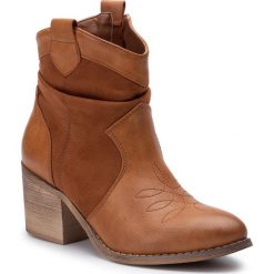 Botki DEEZEE WS1820A-03. Brązowe botki DeeZee, bez wzorów, bez obcasa, bez zapięcia. Za 129.99 zł.