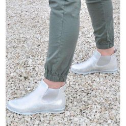 Srebrne botki damskie /F8-3 9217 S398/ 41. Szare botki Pantofelek24, bez wzorów, bez obcasa, bez zapięcia. Za 79.90 zł.