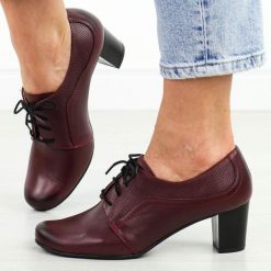 Bordowe Polskie półbuty damskie Gregors 921. Czerwone półbuty wsuwane GREGORS, bez wzorów, ze skóry, bez obcasa, na obcasie. Za 379.00 zł.