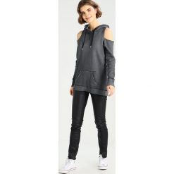 Hollister Co. DESTROY Bluza z kapturem black. Niebieskie bluzy marki comma casual identity, z materiału, casualowe. W wyprzedaży za 143.10 zł.