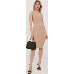 Guess sukienka kolor beżowy mini dopasowana. Brązowe sukienki Guess, l, z aplikacjami, z dzianiny, bez kołnierzyka, bez ramiączek, mini, dopasowane. Za 639.99 zł.