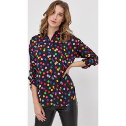 Nissa koszula damska relaxed z kołnierzykiem klasycznym. Koszule Nissa, bez wzorów, z tkaniny, klasyczne, bez kołnierzyka, bez ramiączek. W wyprzedaży za 559.99 zł.