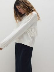 Bluza oversize z naszywkami - złamana biel. Bluzy bez kaptura Reserved, l, z aplikacjami, z bawełny, bez kaptura. W wyprzedaży za 99.99 zł.
