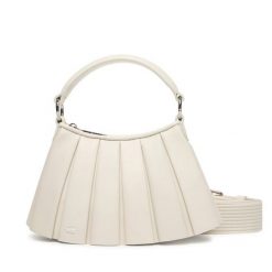 Torebka Lacoste. Czerwone torebki klasyczne Lacoste, bez wzorów, klasyczne, bez dodatków. Za 822.99 zł.