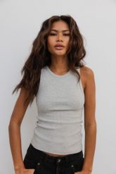 Top na ramiączkach w kolorze light GREY melange z prążkowanej dzianiny - ISLA. Szare topy Marsala, s, bez wzorów, z bawełny, bez kołnierzyka, bez ramiączek. Za 119.90 zł.