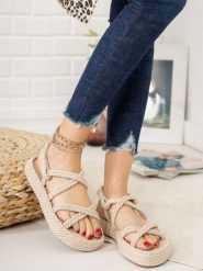 Sixth Sens Sandały w kolorze kremowym rozmiar: 38. Brązowe sandały Sixth Sens, bez wzorów, klasyczne, z otwartym noskiem, bez obcasa, bez zapięcia. Za 121.51 zł.