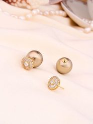 L'Atelier de Gaia Pozłacane kolczyki-wkrętki z perłami i cyrkoniami rozmiar: onesize. Brązowe kolczyki L'Atelier de Gaia, z cyrkonią, pozłacane. Za 69.91 zł.