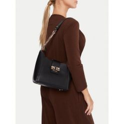 Torebka Guess. Czarne torebki klasyczne Guess, z aplikacjami, klasyczne, bez dodatków. Za 364.99 zł.