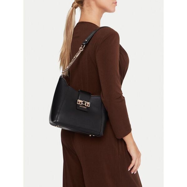 Torebka Guess. Czarne torebki klasyczne Guess, z aplikacjami, klasyczne, bez dodatków. Za 311.99 zł.