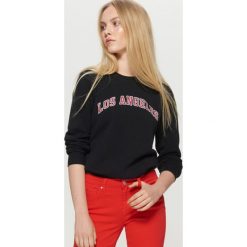 Bluza z napisem - Czarny. Bluzy marki Cropp. Za 79.99 zł.
