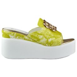 Limonkowe klapki damskie na koturnie Lemon zielone. Zielone klapki bez wzorów, casualowe, bez obcasa, na koturnie, bez zapięcia. Za 224.89 zł.
