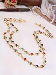 Pierres de Jade Pozłacany naszyjnik z elementami ozdobnymi - dł. 50 cm rozmiar: onesize. Żółte naszyjniki Pierres de Jade, z materiału, z kryształem, pozłacane. Za 43.99 zł.