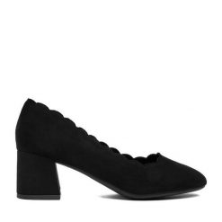 Czółenka Rieker. Czarne czółenka Rieker, bez wzorów, bez obcasa, bez zapięcia. Za 319.99 zł.