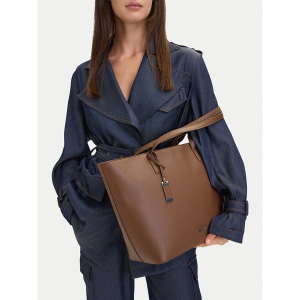 Torebka JENNY. Brązowe torebki klasyczne Jenny, bez wzorów, bez dodatków. Za 139.99 zł.