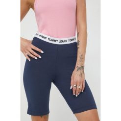 Tommy Jeans szorty DW0DW13591.9BYY damskie kolor granatowy gładkie high waist. Niebieskie szorty Tommy Jeans, bez wzorów, z bawełny. W wyprzedaży za 239.99 zł.