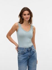 Vero Moda Top w kolorze błękitnym rozmiar: XXL. Niebieskie topy Vero Moda, s, bez wzorów, z koronki, klasyczne, bez kołnierzyka, bez ramiączek. Za 48.50 zł.