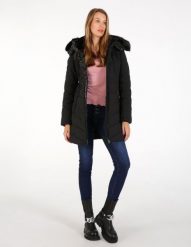 Pikowana kurtka z kapturem. Kurtki Unisono, s, z aplikacjami, z futra, z kapturem. Za 349.00 zł.
