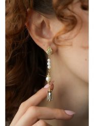 Pierres delicates Pozłacane kolczyki z labradorytami rozmiar: onesize. Żółte kolczyki Pierres delicates, z labradorytem, pozłacane. Za 109.00 zł.