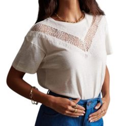 Koszulka turystyczna damska Superdry Chevrin Lace. Białe t-shirty sportowe Superdry, bez wzorów, z koronki, bez ramiączek. W wyprzedaży za 91.00 zł.