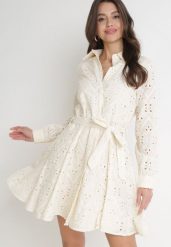 Beżowa Ażurowa Sukienka Bawełniana z Wiązanym Paskiem Ilerah. Brązowe sukienki Born2be, l, w ażurowe wzory, z bawełny, boho, bez kołnierzyka, bez ramiączek, mini. Za 289.99 zł.