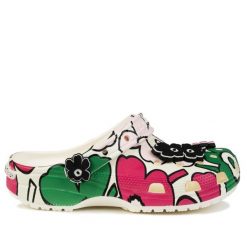 Klapki damskie sportowe Crocs MARIMEKKO CLASSIC CLOG. Klapki Crocs, bez wzorów, z materiału, klasyczne, bez obcasa, bez zapięcia. Za 259.00 zł.