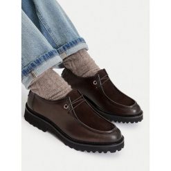 Półbuty Beverly Hills Polo Club. Brązowe półbuty wsuwane Beverly Hills Polo Club, bez wzorów, bez obcasa, na płaskiej podeszwie. Za 369.99 zł.