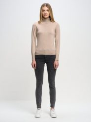 Sweter damski z golfem beżowy Charlinka 801. Brązowe swetry BIG STAR, l, z aplikacjami, z jeansu, klasyczne, bez ramiączek. W wyprzedaży za 139.99 zł.