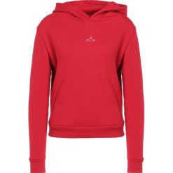 Holzweiler HANGON Bluza z kapturem red. Niebieskie bluzy marki comma casual identity, z materiału, casualowe. Za 689.00 zł.