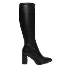 Kozaki DeeZee. Czarne kozaki DeeZee, bez wzorów, bez obcasa, na słupku, bez zapięcia. Za 229.99 zł.