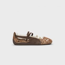 Buty sportowe damskie Puma Speedcat Ballet Wild. Białe buty treningowe Puma, bez wzorów, z materiału, bez zapięcia, trekkingowe. Za 252.80 zł.