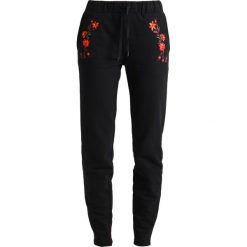 Even&Odd Spodnie treningowe black. Czarne spodnie dresowe marki Even&Odd, z bawełny. Za 129.00 zł.