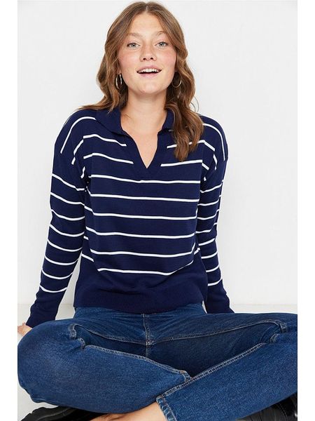 Trendyol Sweter w kolorze granatowo-białym rozmiar: M. Niebieskie swetry Trendyol, m, bez wzorów, bez ramiączek. Za 65.54 zł.