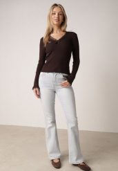 Niebieskie Jeansy Typu Dzwony z Bawełną i Wysokim Stanem Nesanthe. Niebieskie jeansy Born2be, l, bez wzorów, z bawełny, eleganckie, z podwyższonym stanem. Za 119.99 zł.