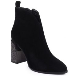 Botki damskie zamszowe na ozdobnym obcasie czarne Gino Fabiani 9210. Czarne botki Jezzi, bez wzorów, ze skóry, eleganckie, bez obcasa, na obcasie, bez zapięcia. Za 299.99 zł.