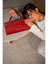 Christian Laurier Skórzana torebka "Alexine" w kolorze czerwonym - 29,5 x 14,5 x 7 cm rozmiar: onesize. Czerwone torebki klasyczne Christian Laurier, bez wzorów, z materiału, przez ramię, bez dodatków. Za 260.99 zł.