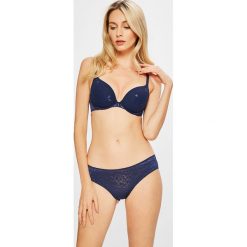 Triumph - Biustonosz Body Make-up. Biustonosze marki Triumph. W wyprzedaży za 99.90 zł.
