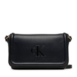 Torebka Calvin Klein. Czarne listonoszki Calvin Klein, bez wzorów, bez dodatków. Za 259.99 zł.