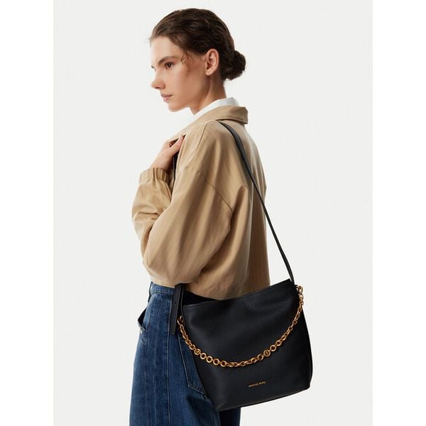 Torebka MICHAEL Michael Kors. Czarne torebki klasyczne MICHAEL Michael Kors, bez wzorów, klasyczne, bez dodatków. Za 1,329.00 zł.