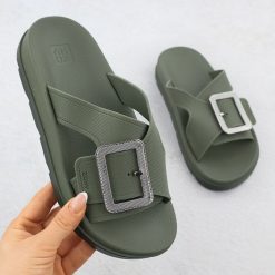 Klapki damskie basenowe plażowe z klamrą zielone Zaxy RR285075. Zielone klapki Zaxy, bez wzorów, z gumy, bez obcasa, bez zapięcia. Za 120.00 zł.