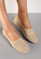 Jasnobeżowe Espadryle Heliriye. Brązowe espadryle Renee, bez wzorów, z okrągłym noskiem, bez obcasa, na płaskiej podeszwie. W wyprzedaży za 29.99 zł.
