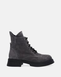 SZARE BOTKI Z ZAMSZU 780 SUE GREY. Szare botki Venezia, bez wzorów, ze skóry, bez obcasa, bez zapięcia. Za 319.00 zł.