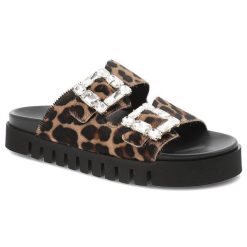 Klapki damskie Chebello, eleganckie we wzorki z ozdobą i na grubej platformie, brązowe, S390-4688. Brązowe klapki CheBello, z aplikacjami, z jeansu, eleganckie, bez obcasa, bez zapięcia. Za 399.00 zł.