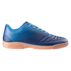 Buty piłkarskie Martes Essentials Mator Teen Ic 92800614539 niebieskie. Niebieskie buty treningowe bez wzorów, z gumy, bez zapięcia, do piłki nożnej. Za 176.99 zł.