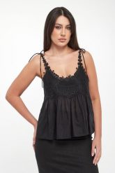 Top damska z koronką TWINSET. Topy Twinset Milano, bez wzorów, z koronki, bez kołnierzyka, bez ramiączek. Za 819.00 zł.